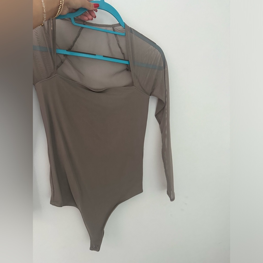 ABERCROMBIE Long-Sleeve Mesh
Squareneck Bodysuit